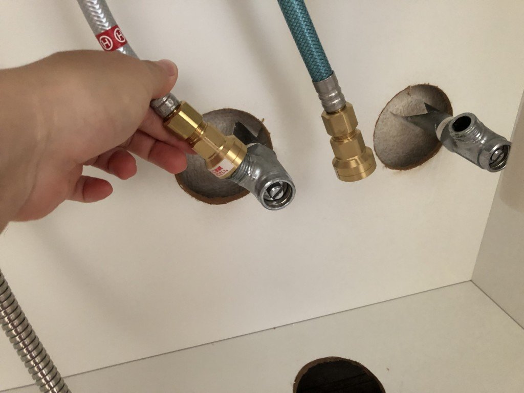 止水栓が届かない洗面台設置