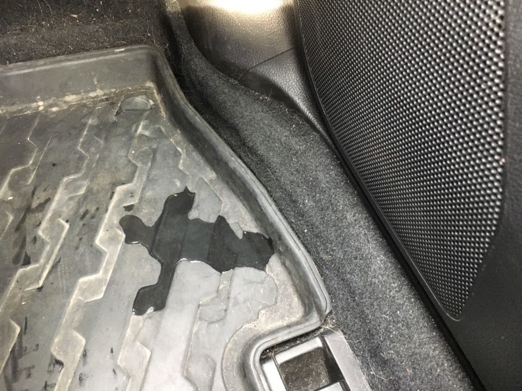 車のドアからの雨漏り